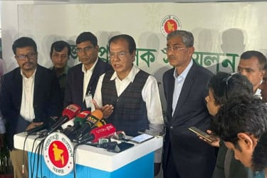 হাওরে ক্ষতিগ্রস্ত এক লাখ পরিবারকে সহায়তা দেওয়া হবে : ত্রাণমন্ত্রী