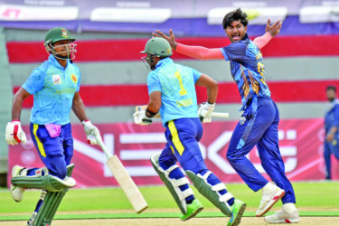 বসুন্ধরা মোহামেডানের জয়ের দিনে আবাহনীর হার