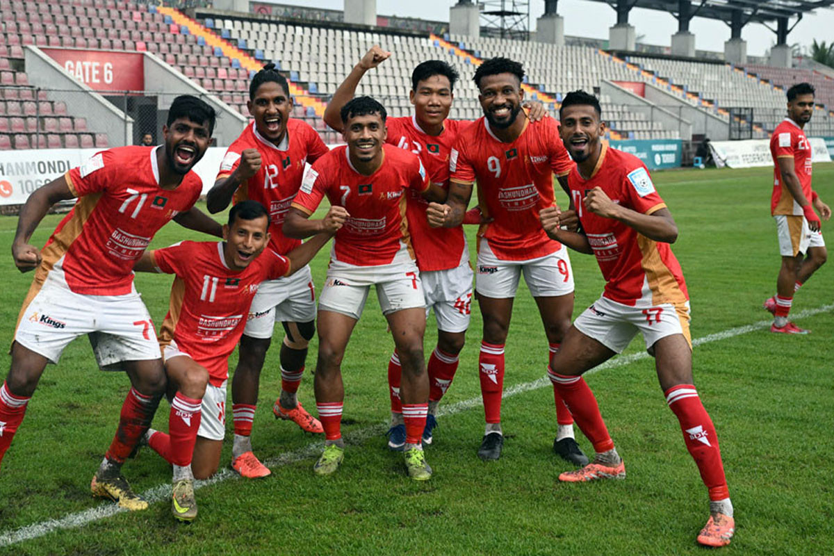 ব্রাদার্সকে ৪-০ গোলে উড়িয়ে ফাইনালে কিংস