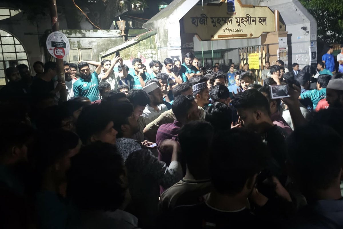 ঢাকা বিশ্ববিদ্যালয়ে হল সংসদ ও ছাত্রদলের মধ্যে উত্তেজনা