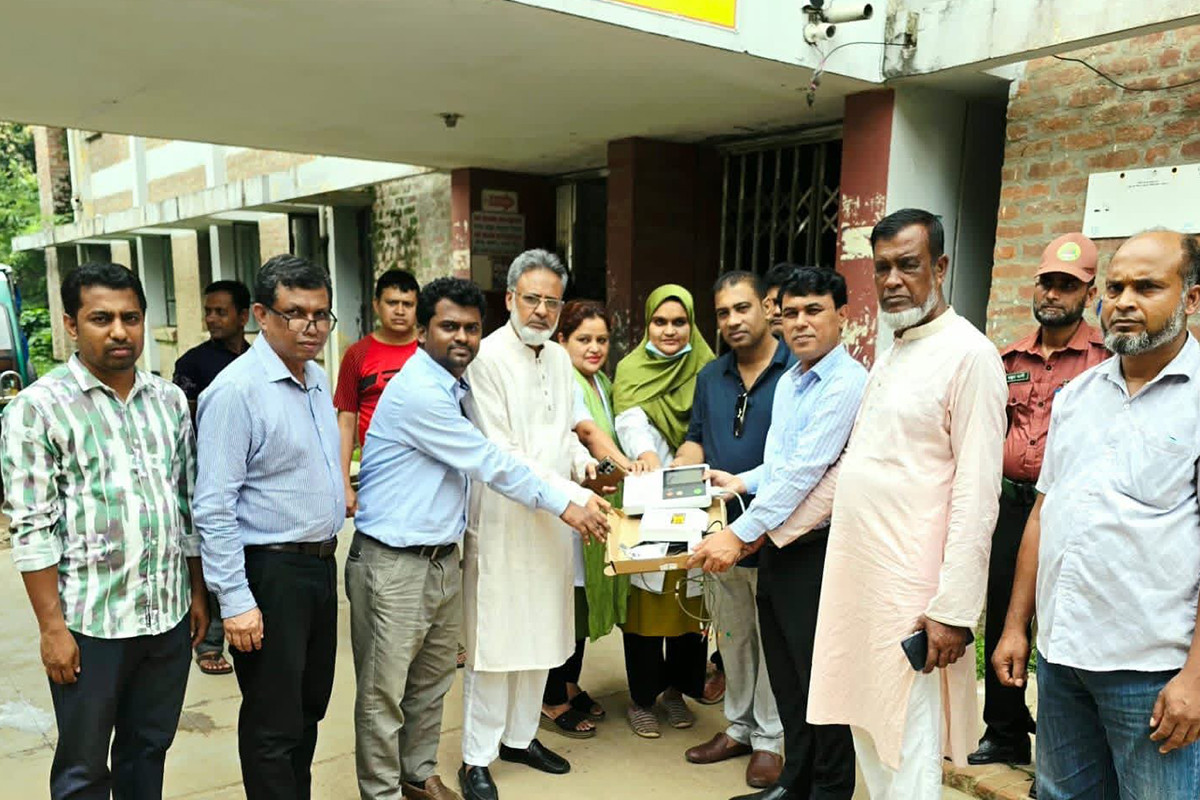 ভালুকা উপজেলা স্বাস্থ্য কমপ্লেক্সে ইসিজি মেশিন উপহার