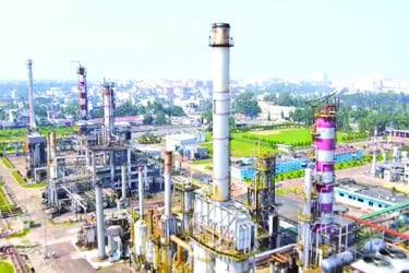 উৎপাদনে ফিরছে ইস্টার্ন রিফাইনারি