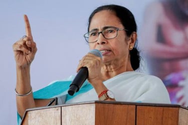 মমতা ব্যানার্জী পদত্যাগ না করলে কী ঘটবে?
