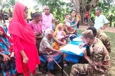 মাটিরাঙ্গা সেনা জোনের উদ্যোগে মানবিক সহায়তা ও বিনামূল্যে চিকিৎসা সেবা
