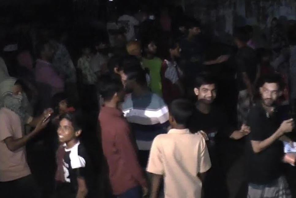সিদ্ধিরগঞ্জে তালাবদ্ধ বাসায় মিললো গৃহবধূর গলাকাটা মরদেহ