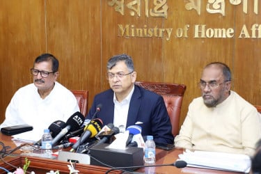 মাঠ থেকে পর্যায়ক্রমে সেনাবাহিনী প্রত্যাহারের উদ্যোগ নেওয়া হচ্ছে : স্বরাষ্ট্রমন্ত্রী