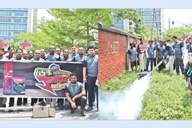 বসুন্ধরা এক্সট্রিম কেয়ারের মাসব্যাপী ‘মশার বিরুদ্ধে এক্সট্রিম অভিযান’