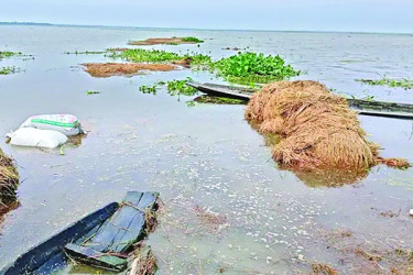 এখনো পানির নিচে অনেক এলাকা