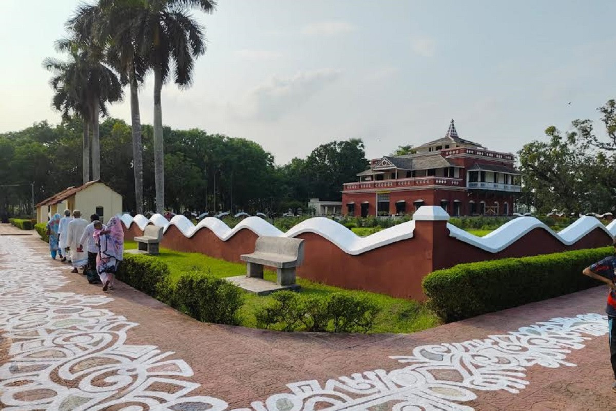 রবীন্দ্রনাথ ঠাকুরের ১৬৫তম জন্মজয়ন্তী, শিলাইদহ কুঠিবাড়িতে সাজ সাজ রব