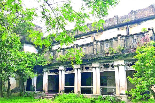 যে বাড়ির সৌন্দর্য ও লোকগাথা মুখে মুখে