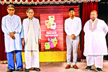 ফরিদুর রেজা সাগরের বইয়ের প্রচ্ছদ উন্মোচন