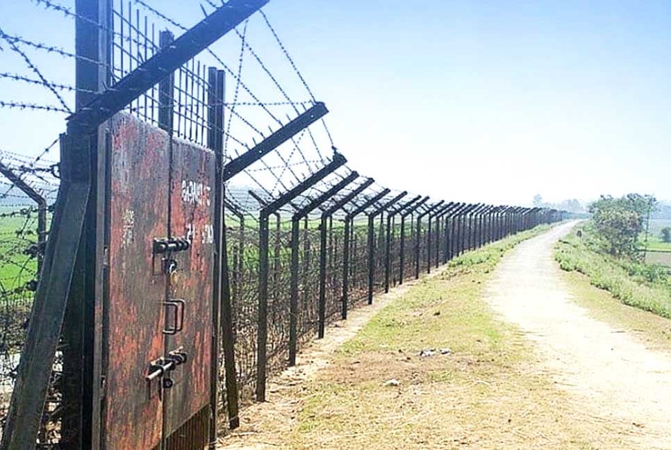 কুলাউড়া সীমান্ত দিয়ে পুশইন করা ১০ বাংলাদেশিকে স্বজনদের কাছে হস্তান্তর