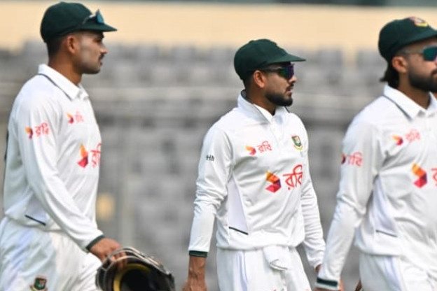 অবশেষে ভাঙল জুটি, ইমামকে ফেরালেন মিরাজ