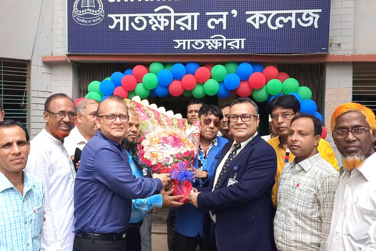 সাতক্ষীরা ল’ কলেজ পরিদর্শনে জাতীয় বিশ্ববিদ্যালয়ের ভিসি