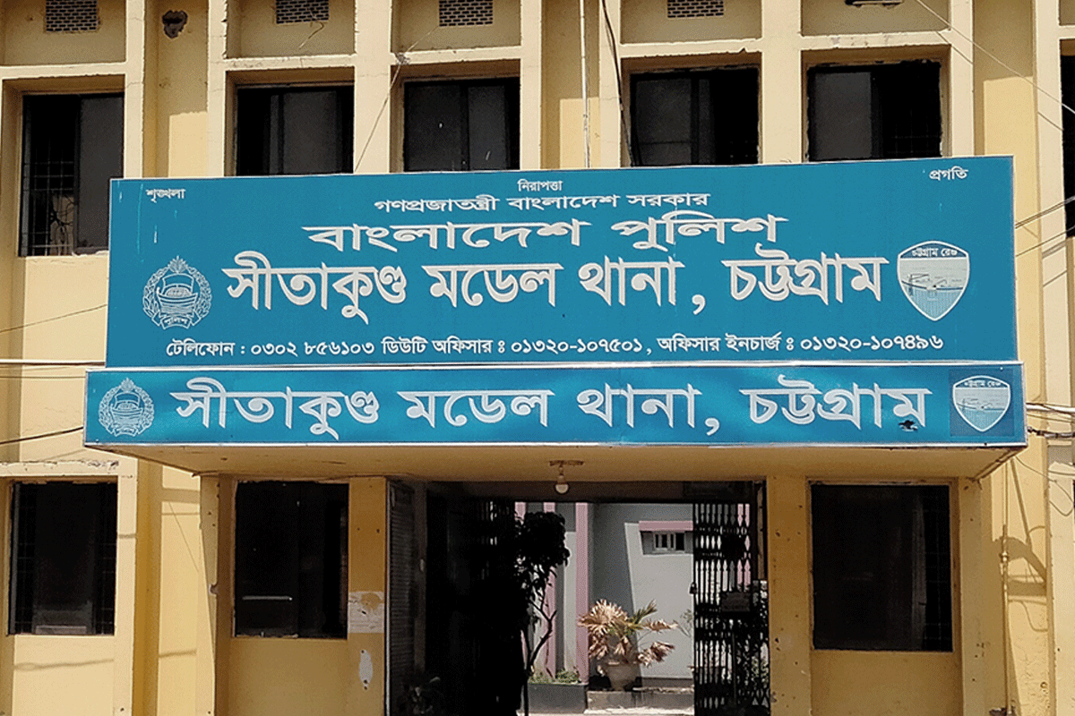 যাত্রীবাহী গাড়ি মনে করে পুলিশের মাইক্রোবাসে ডাকাতির চেষ্টা, অতঃপর...