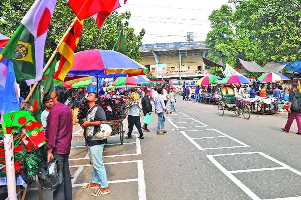 এবার ফুটপাতসহ রাস্তা ভাড়া