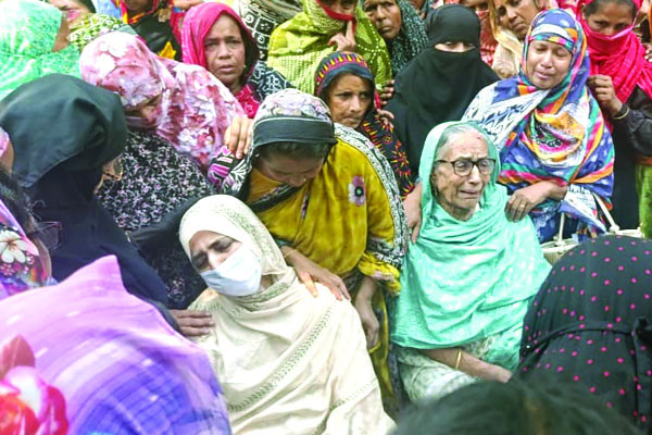চিরনিদ্রায় শায়িত যুক্তরাষ্ট্রে গুলিতে নিহত বৃষ্টি