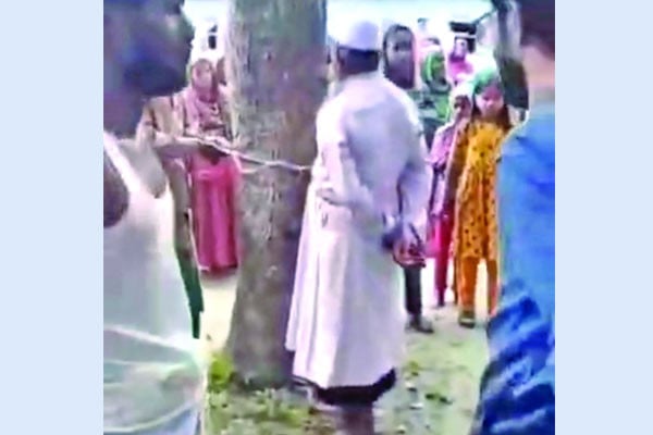 বৃদ্ধকে গাছে বেঁধে নির্যাতন ভিডিও ভাইরাল