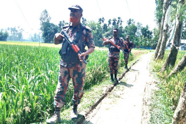 লালমনিরহাট সীমান্তে সতর্ক অবস্থানে বিজিবি, টহল জোরদার