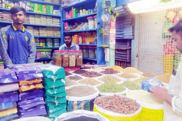কোরবানির ঈদ ঘিরে হিলিতে জমে উঠেছে মসলার বাজার