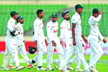 এলোমেলো বোলিংয়ে হতাশ কোচ সালাউদ্দিন