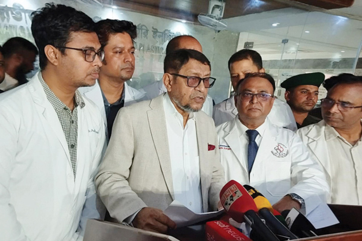 ফতুল্লায় দগ্ধ ৫ জনের চিকিৎসায় কোনো ত্রুটি হবে না : স্বাস্থ্যমন্ত্রী