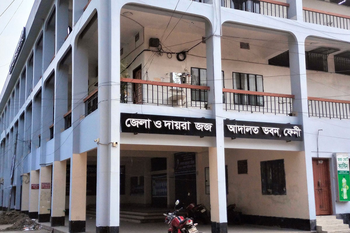 বিচারকের সামনেই বিষ খেলেন বিচারপ্রার্থী