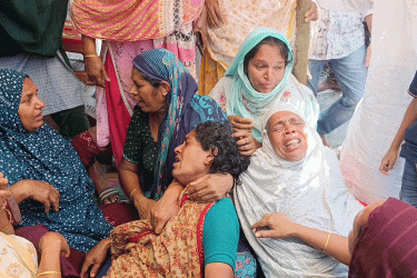 ‘আমার বাজান নতুন জামা পরে হাসতে হাসতে বোনের বাড়ি গেছিল, কে জানত এটাই শেষ যাওয়া’