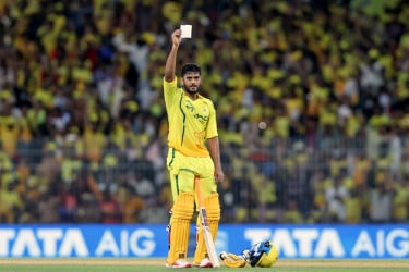 আইপিএলে ১৩ বলের ফিফটিতে উর্ভিলের রেকর্ড