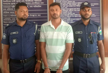 বিদেশি নাগরিকদের উত্ত্যক্ত করায় দুই টিকটকার গ্রেফতার
