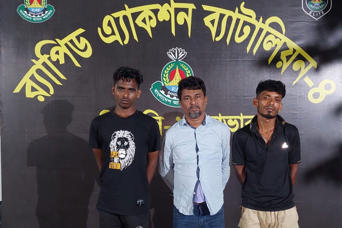 সাভারে র‌্যাবের অভিযানে বিদেশি পিস্তল-গুলি-মাদকসহ আটক ৩