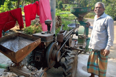 ৪৫ বছর ধরে সংগ্রাম, স্বস্তি পাননি ‘ঢেঁকি দুলাল’