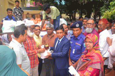 বগুড়ায় সাশ্রয়ী মূল্যে টিসিবির পণ্য বিক্রি শুরু