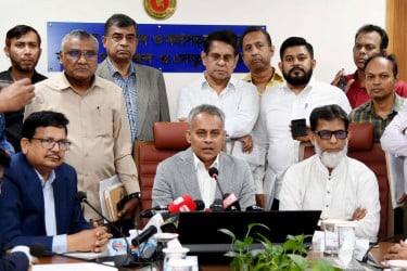 নৌকা ও স্পিডবোট থেকে কোনো যাত্রী লঞ্চে উঠতে পারবে না: নৌপরিবহন মন্ত্রী