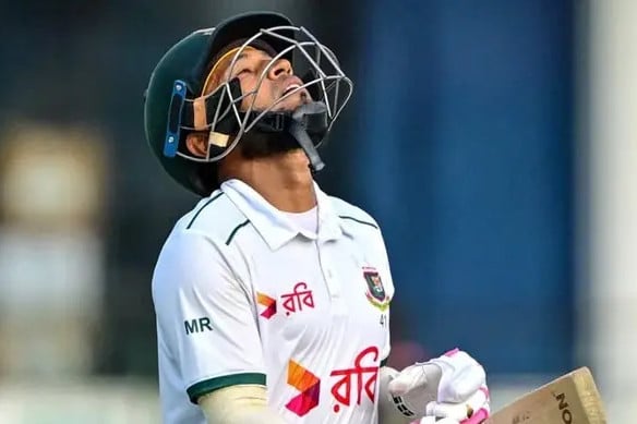 শেষ দিনের শুরুতেই ফিরলেন মুশফিক