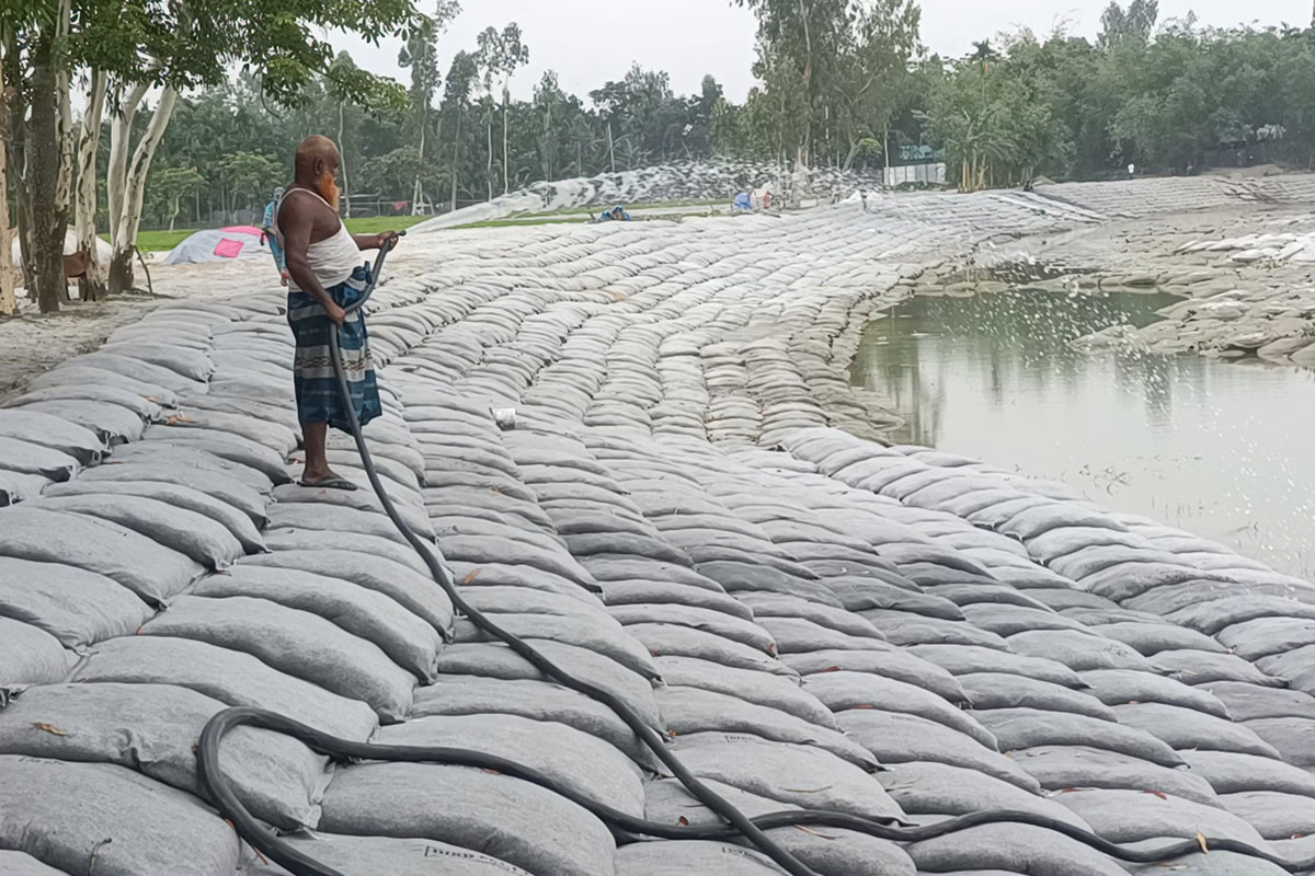 কুড়িগ্রামে তিস্তার ভাঙন রোধে জিও ব্যাগ ডাম্পিংয়ে স্বস্তি