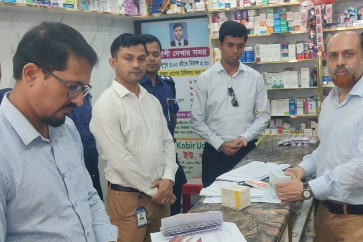 সোনারগাঁয়ে মেয়াদোত্তীর্ণ ঔষধ বিক্রির অপরাধে ৪ ফার্মেসিকে জরিমানা