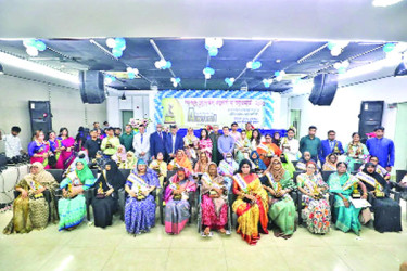 রত্নগর্ভা সম্মাননা পেলেন ৩৫ মা