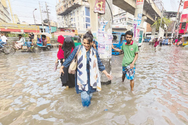 ওপরে মেট্রো, নিচে হাঁটুপানি