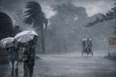 ১০ জেলার ওপর দিয়ে ঘণ্টায় ৬০ কিলোমিটার বেগে ঝড়ের আশঙ্কা