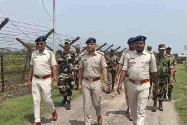 সীমান্তে কাঁটাতারের বেড়া নির্মাণের মাঠজরিপ শুরু পশ্চিমবঙ্গের