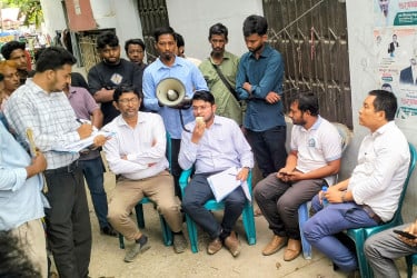 রাতের আঁধারে ভরাটকৃত শতবর্ষী পুকুরের মাটি বিক্রি হলো নিলামে