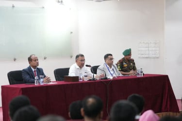 ‘মাননীয়’ বলার প্রয়োজন নেই, ঢাবি শিক্ষার্থীদের প্রধানমন্ত্রী