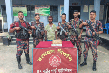 কুষ্টিয়া সীমান্তে গাঁজাসহ কারবারি আটক