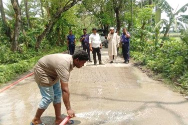 বালিয়াকান্দিতে রাস্তায় কাদামাটি ফেলে জনদুর্ভোগ, দুই ব্যক্তির জরিমানা