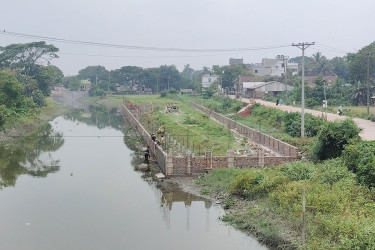 বাংলাদেশ প্রতিদিনের খবরে ইছামতী খালে স্থাপনা নির্মাণ বন্ধ