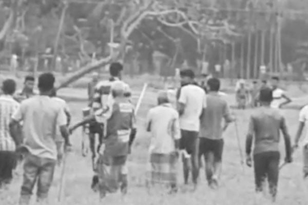 গরু নেওয়ার চেষ্টা বিএসএফকে প্রতিরোধ স্থানীয়দের