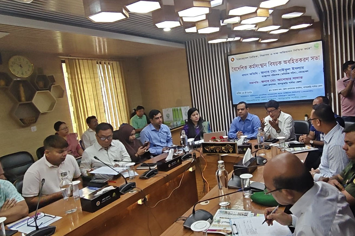 খাগড়াছড়িতে বৈদেশিক কর্মসংস্থান বিষয়ক অবহিকরণ সভা