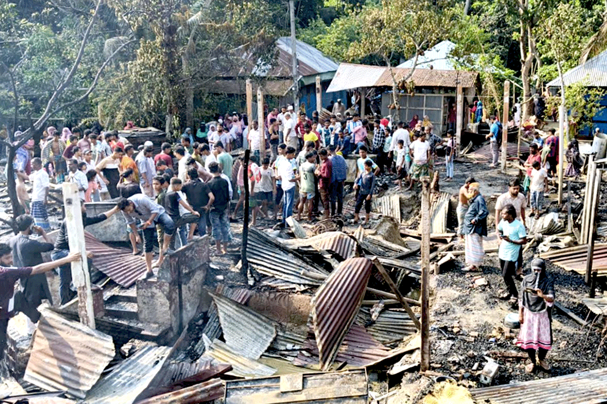 চাঁদপুরে আগুনে পুড়ল ১১ পরিবারের ২০ বসতঘর