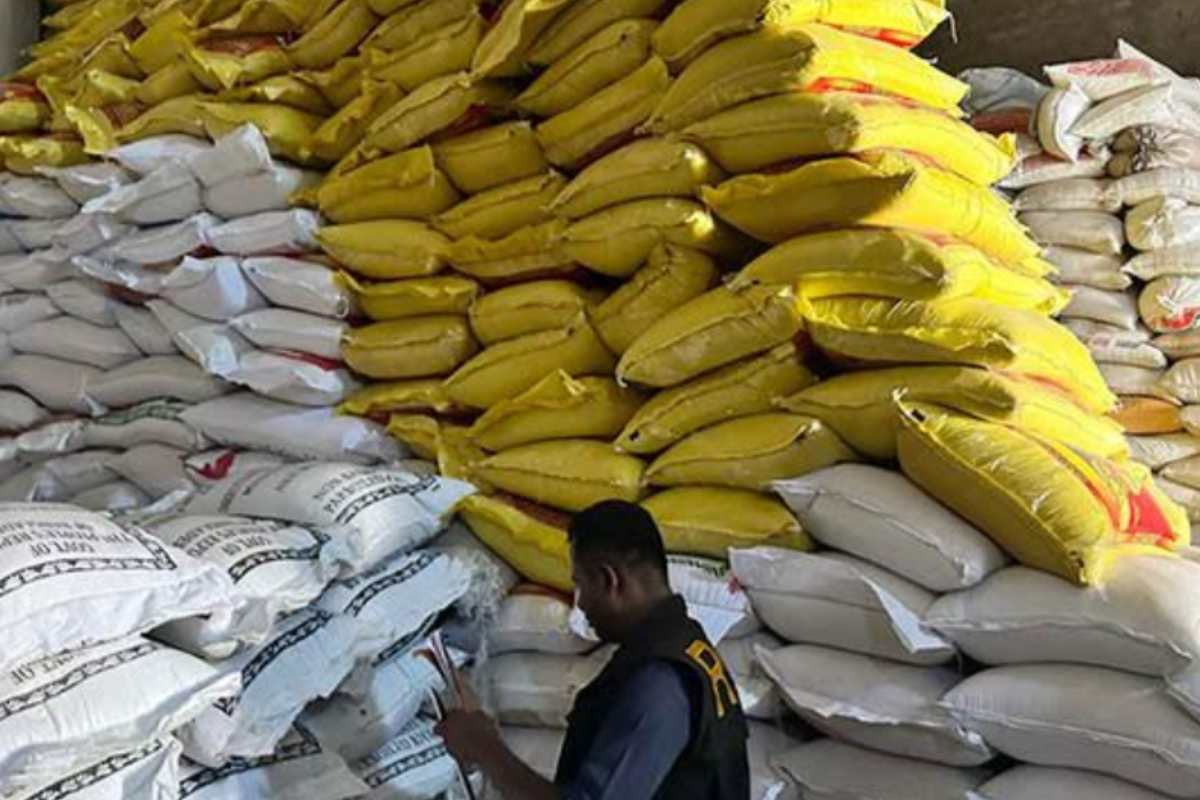 চট্টগ্রামে অভিযানে ১১ হাজার ৫৭৫ বস্তা চাল জব্দ, গুদাম সিলগালা